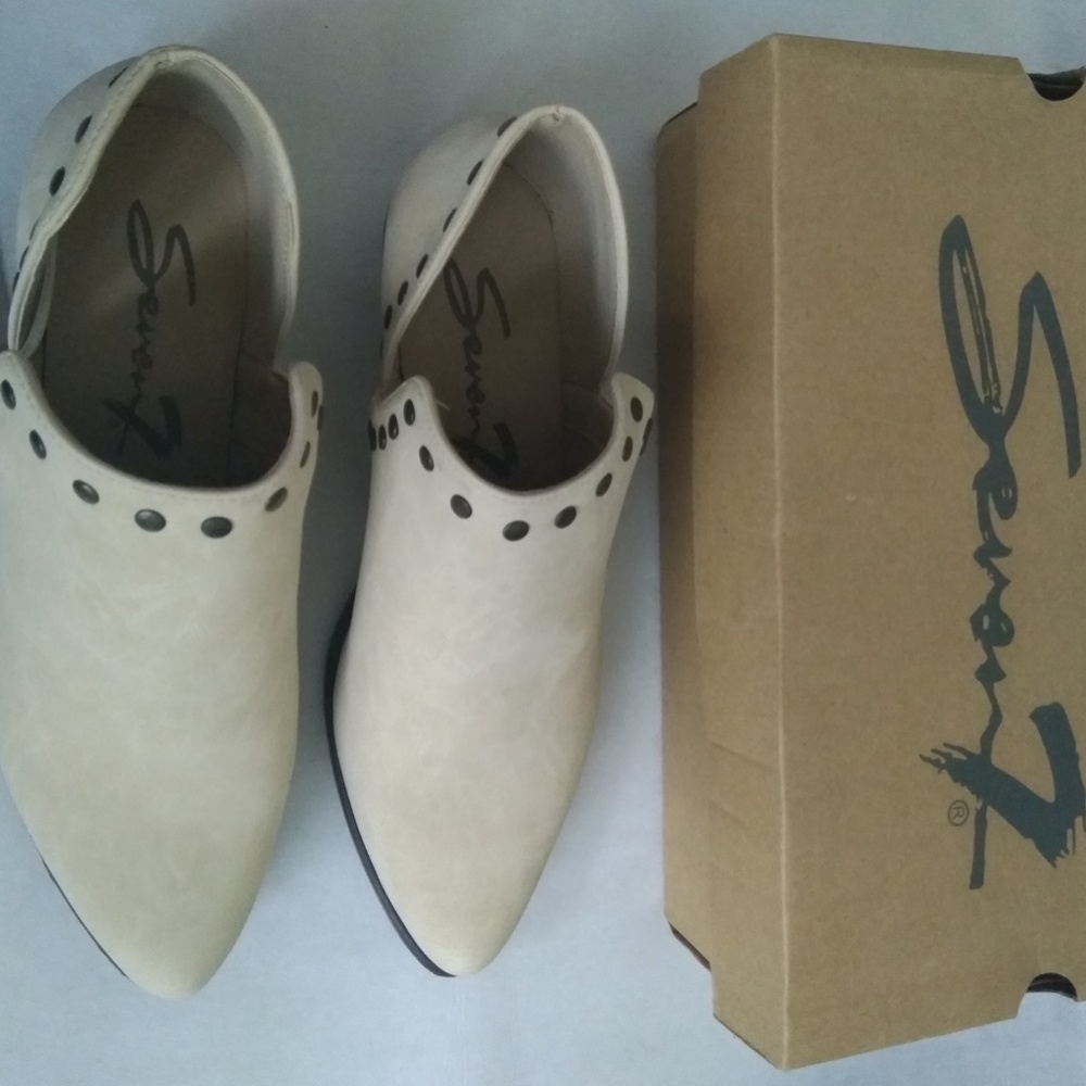 NWT Seven7 Antonio Studded Bootie WMNS Size 9 / Milk Cream Color - Picture 13 of 13